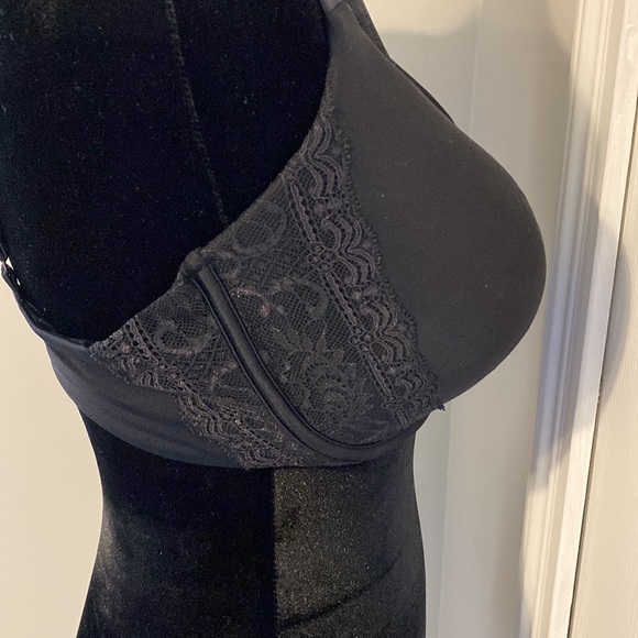 Lilyette Black Plunge 36DD (E) Bra with light padding. EUC, worn a few times - Picture 4 of 6